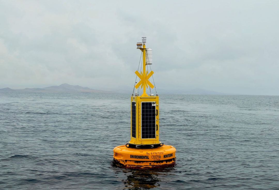 La nueva boya en aguas del Archipiélago Chinijo.