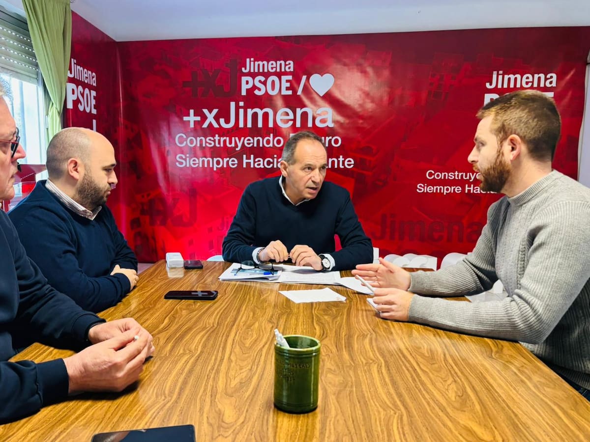 El PSOE anuncia la puesta en marcha de una campaña de recogida de firmas, mociones en los ayuntamientos y acciones parlamentarias ante los recortes de la Junta en Sierra Mágina, sobre todo en materia de transportes