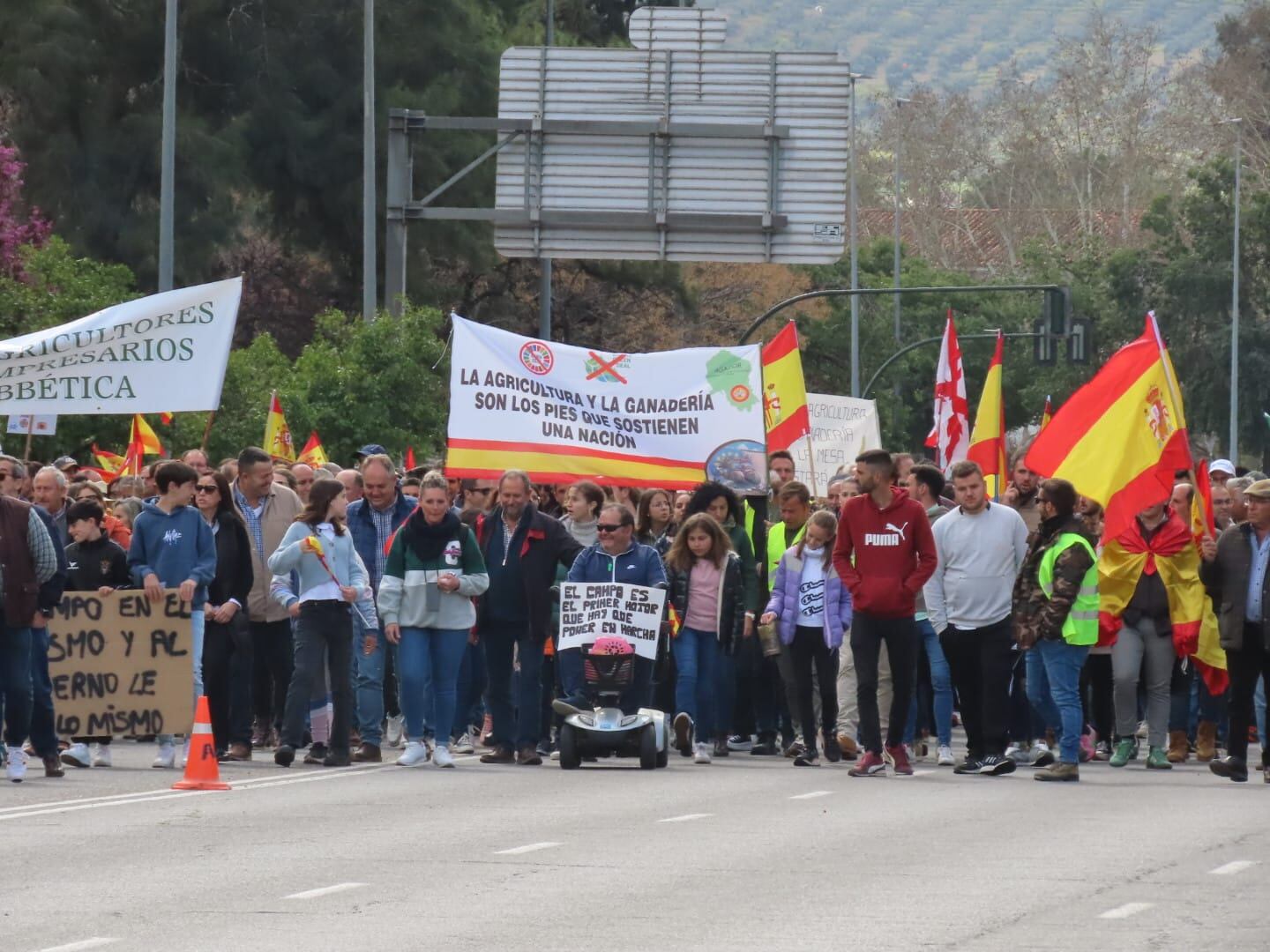 Tractorada y protesta a pie convocada por la asociación Agacor  por las calles de Córdoba