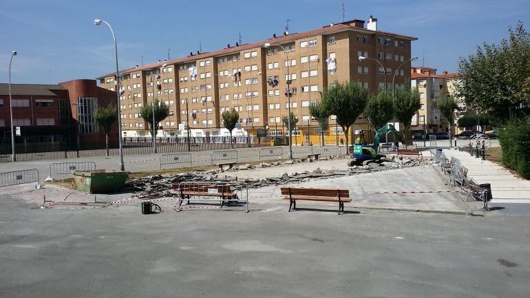 Inicio de las obras del nuevo parque infantil deNueva Ciudad