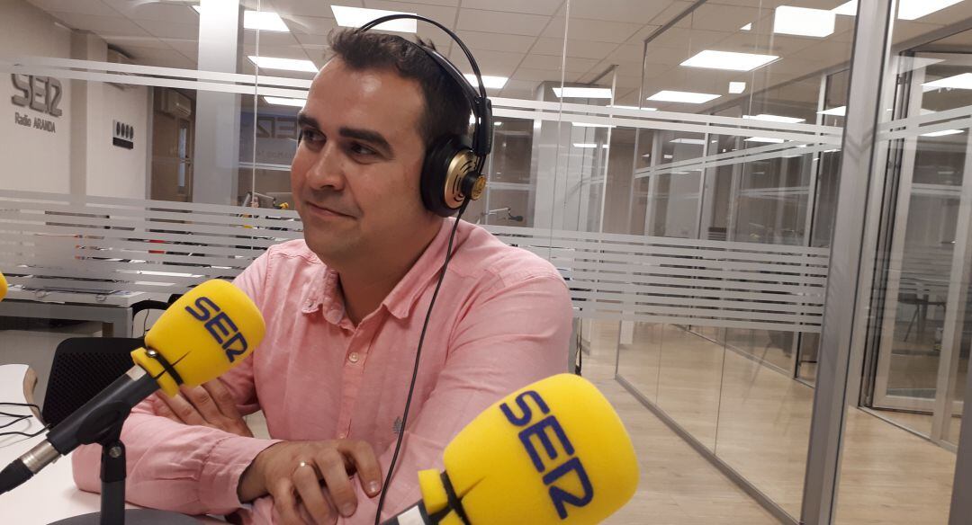 El presidente del BlasGón y Bodegas Ceres, Álvaro Perote, en los estudios de Radio Aranda - Cadena SER.