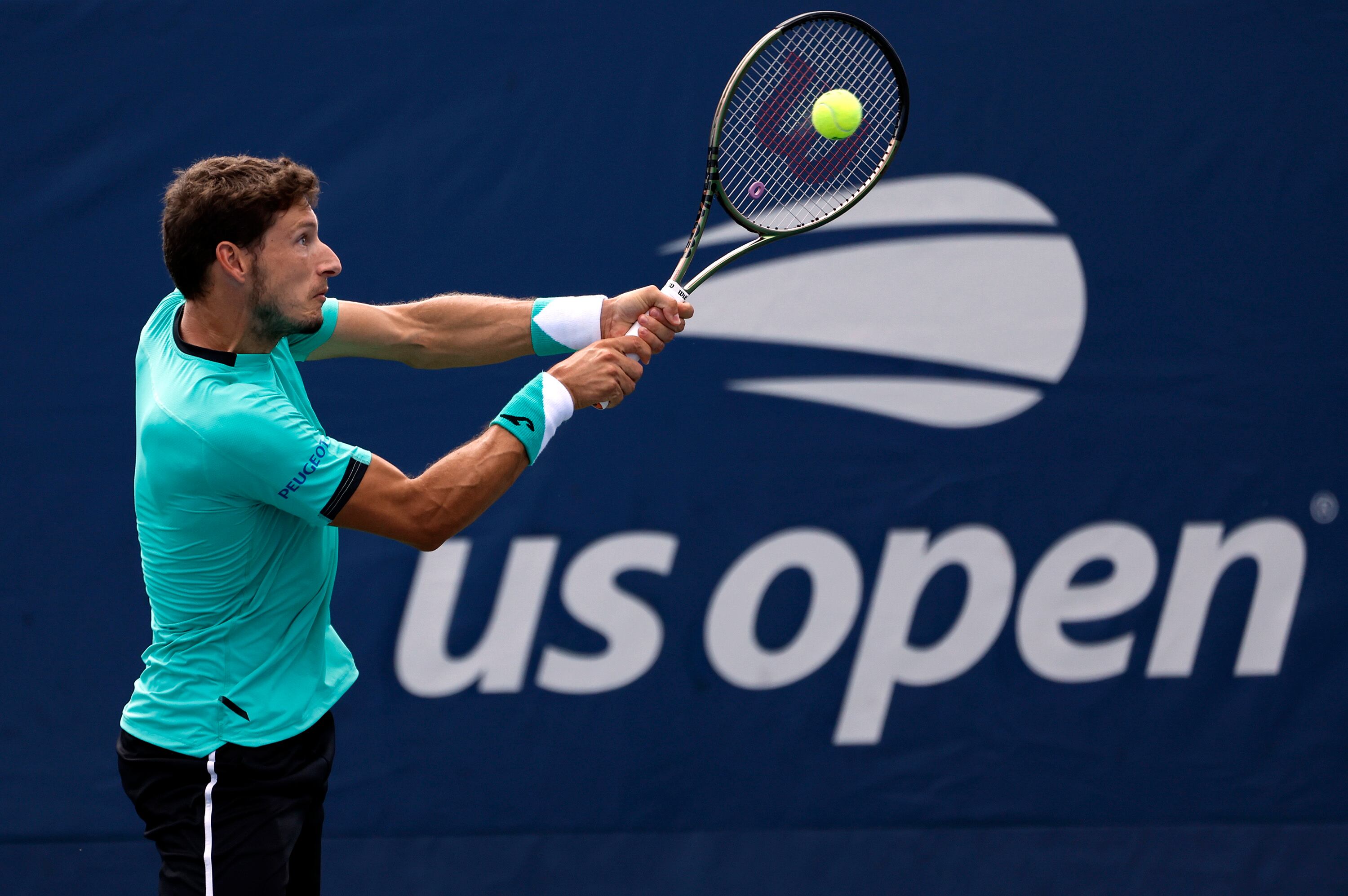 Flushing Meadows (Estados Unidos), 31/08/2022.- El español Pablo Carreño devuelve una bola al kajazo Alexander Bublik durante el partido de segunda ronda durante el US Open Tennis Championships en el USTA National Tennis Center en Flushing Meadows, Nueva York, EE. UU., este miércoles. El US Open se realizará del 29 de agosto al 11 de septiembre. EFE/JASON SZENES
