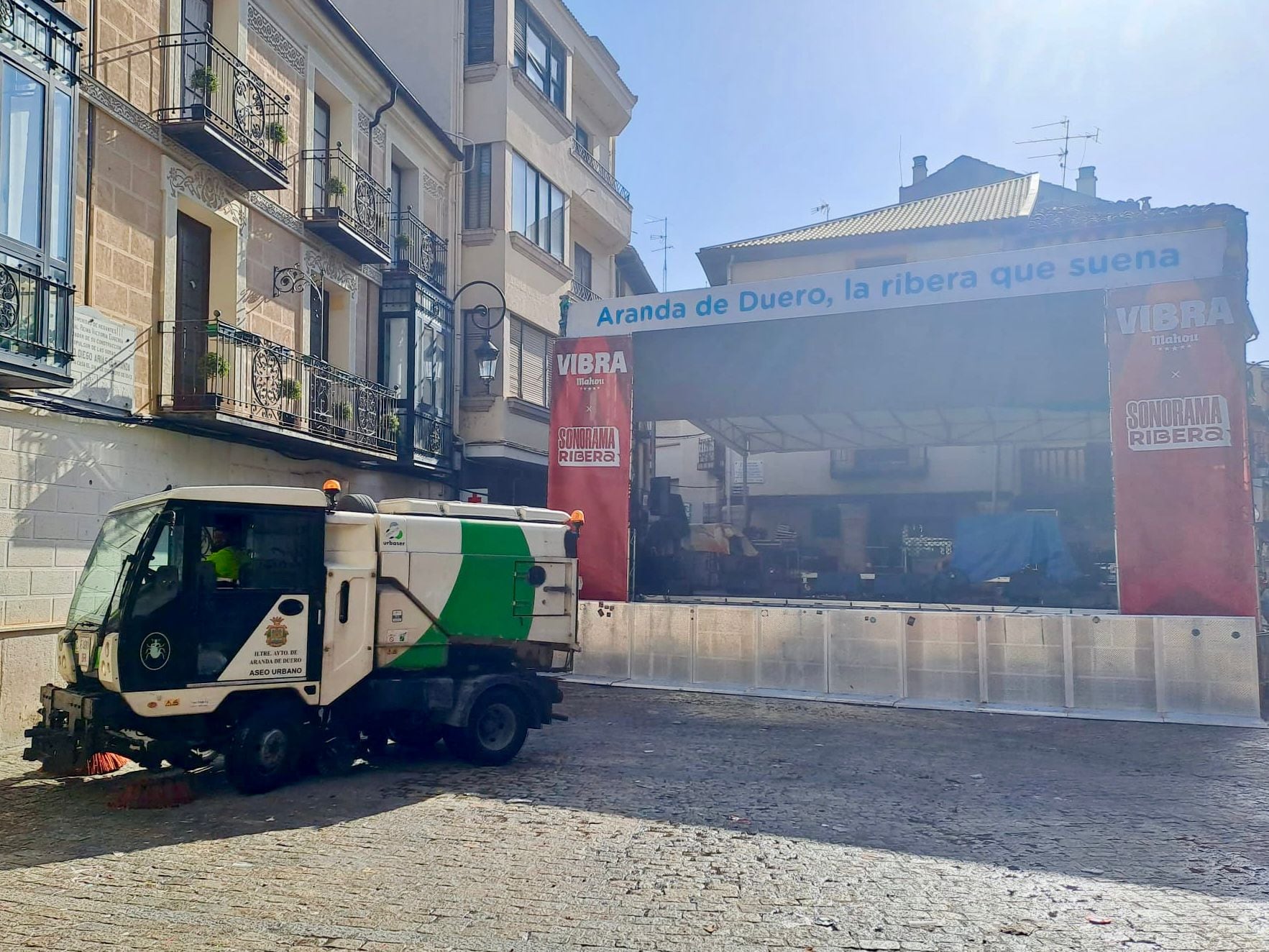 La plaza del Trigo acumula importantes cantidades de residuos tras los conciertos urbanos