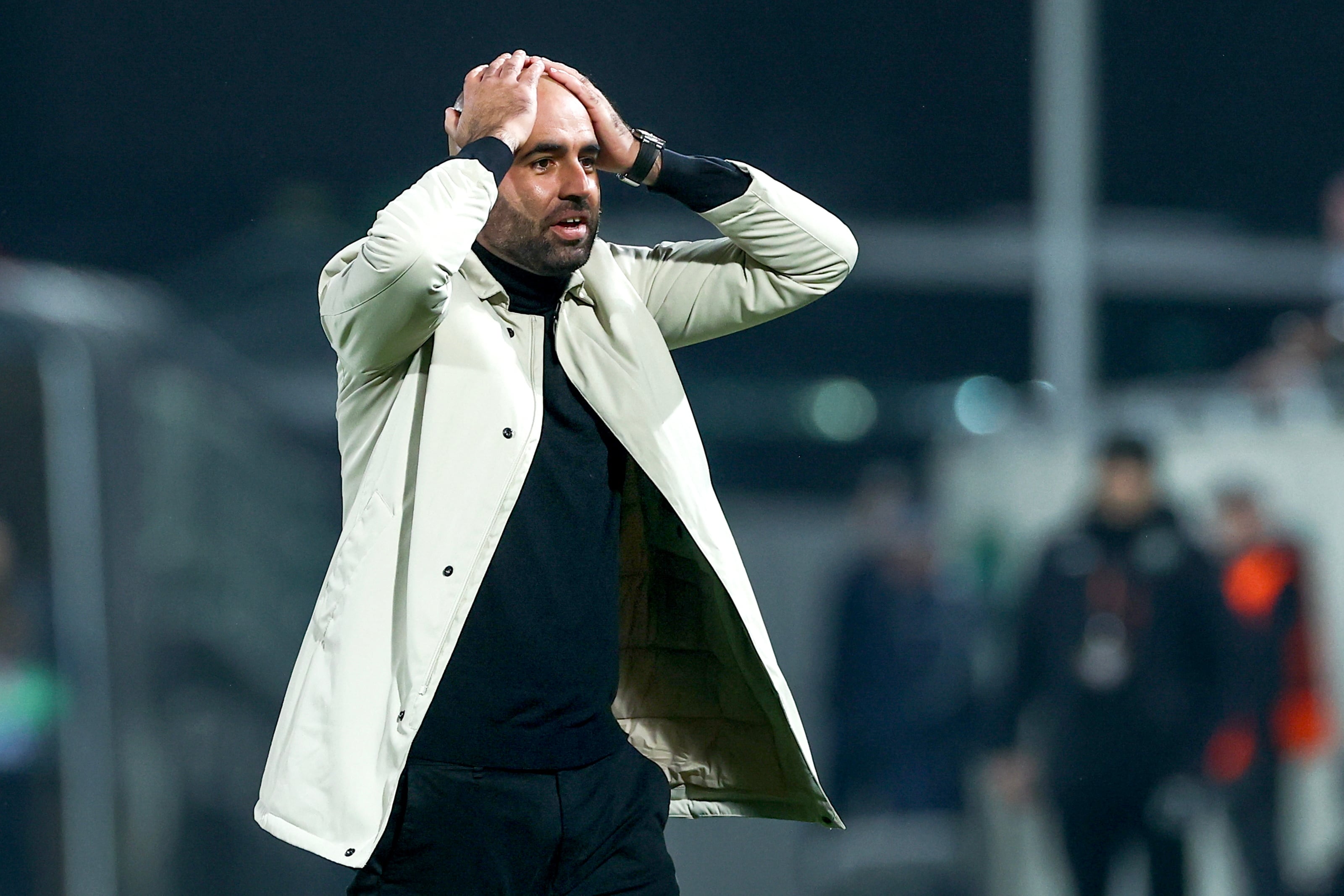 Razgrad (Bulgaria), 27/11/2025.- Celta&#039;s head coach Claudio Giraldez reacts during the UEFA Europa League league phase match between PFC Ludogorets Razgrad and Celta Vigo in Razgrad, Bulgaria, 27 November 2025. EFE/EPA/BORISLAV TROSHEV
