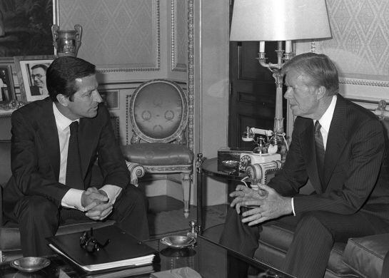El presidente del Gobierno español, Adolfo Suárez, durante la entrevista que mantuvo con el el presidente de los Estados Unidos, Jimmy Carter (d), que estaba en España en visita oficial de 24 horas el 25 de junio de 1980.