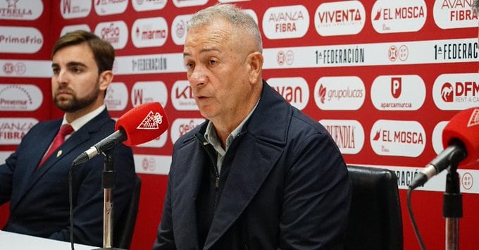 Felipe Moreno, dueño del Real Murcia, junto al vicepresidente Juan José Fernández