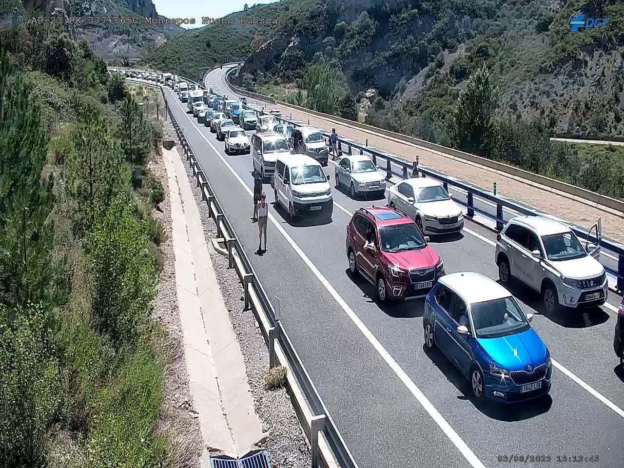 Largas colas, durante el rato que duraba el cierre de la carretera
