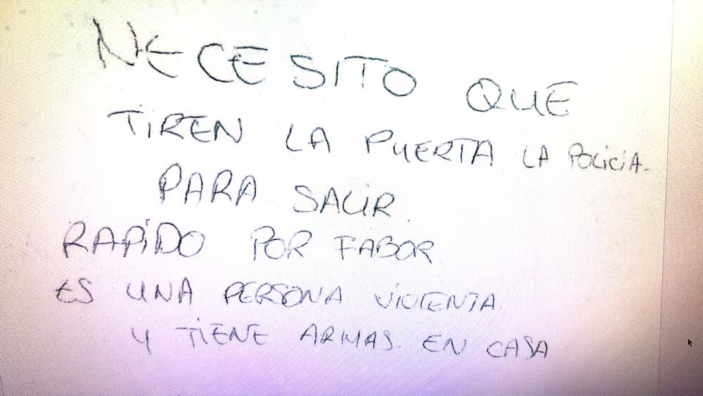 Una de las servilletas, a las que ha tenido acceso &#039;El País&#039;, en las que el secuestrado en Vallecas pedía auxilio.