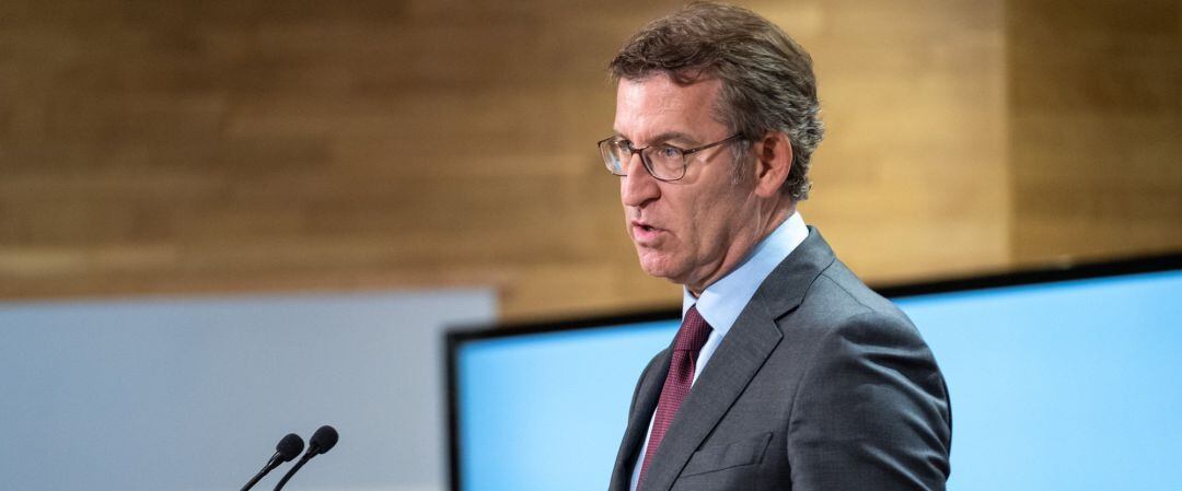 O titular do Goberno galego, Alberto Núñez Feijóo, durante a rolda de prensa posterior á reunión semanal do Consello da Xunta. San Caetano, Santiago de Compostela