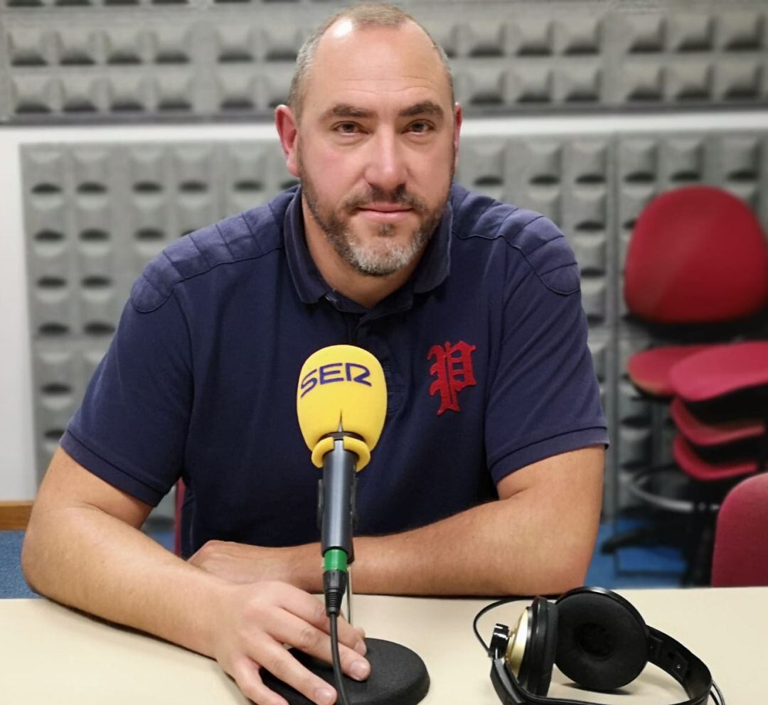 Héctor Galán, director general del Oviedo Baloncesto, en los estudios de Radio Asturias.