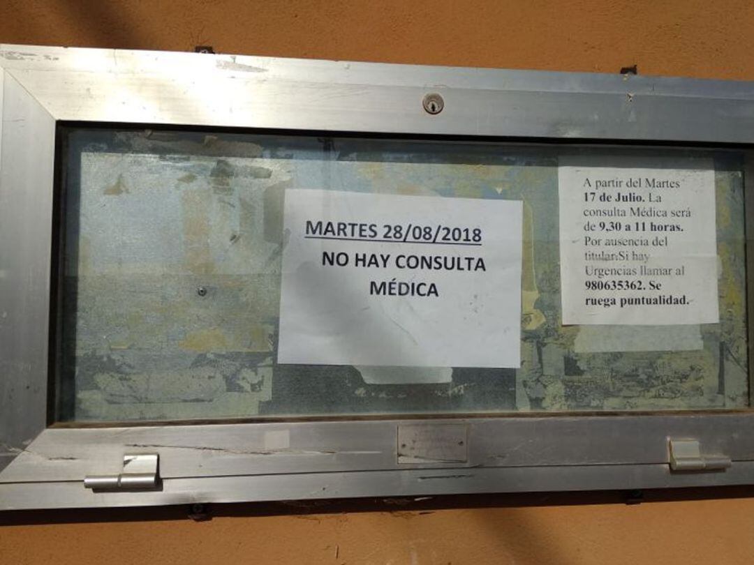 Aviso en el tablón de anuncios del consultorio de Santa Cristina de la Polvorosa