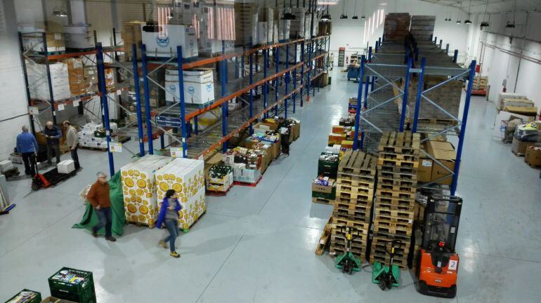 Imagen de uno de los almacenes del Banco de Alimentos preparado para la gran recogida de este año.