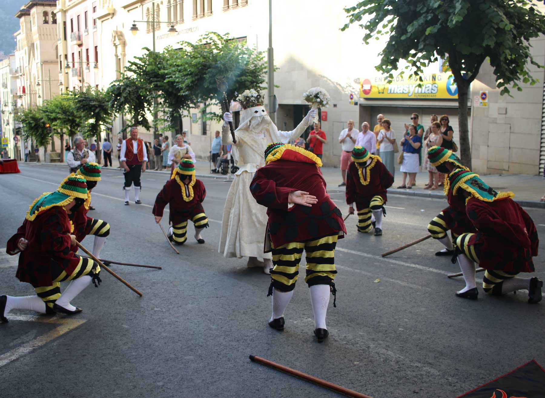 El tradicional baile de la Moma a cargo del Grup de Danses Sant Jordi