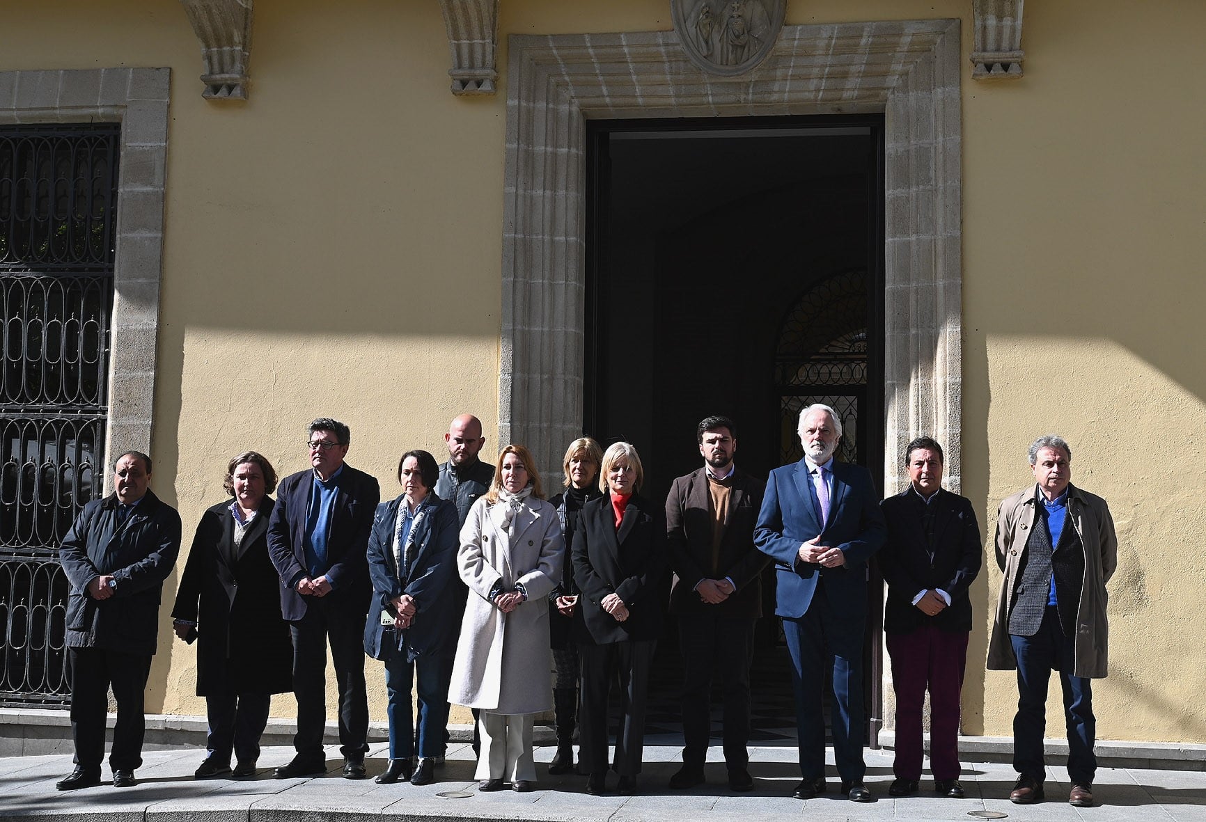 Minuto de silencio a las puertas del Ayuntamiento de Jerez