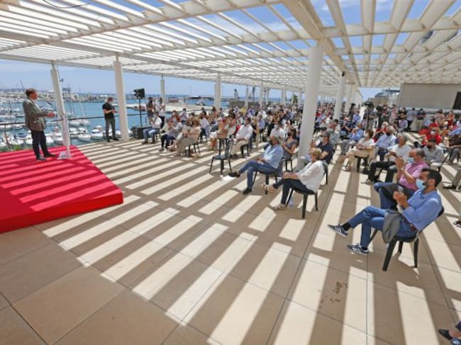 Asistentes al acto de conmemoración de los dos años del Botánic II