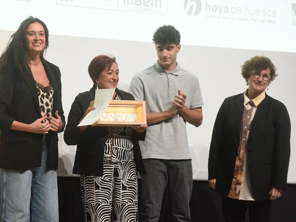 Angelita Cavero pone la emoción con el Premio Javier Brun en el la Feria de Teatro y Danza de Huesca