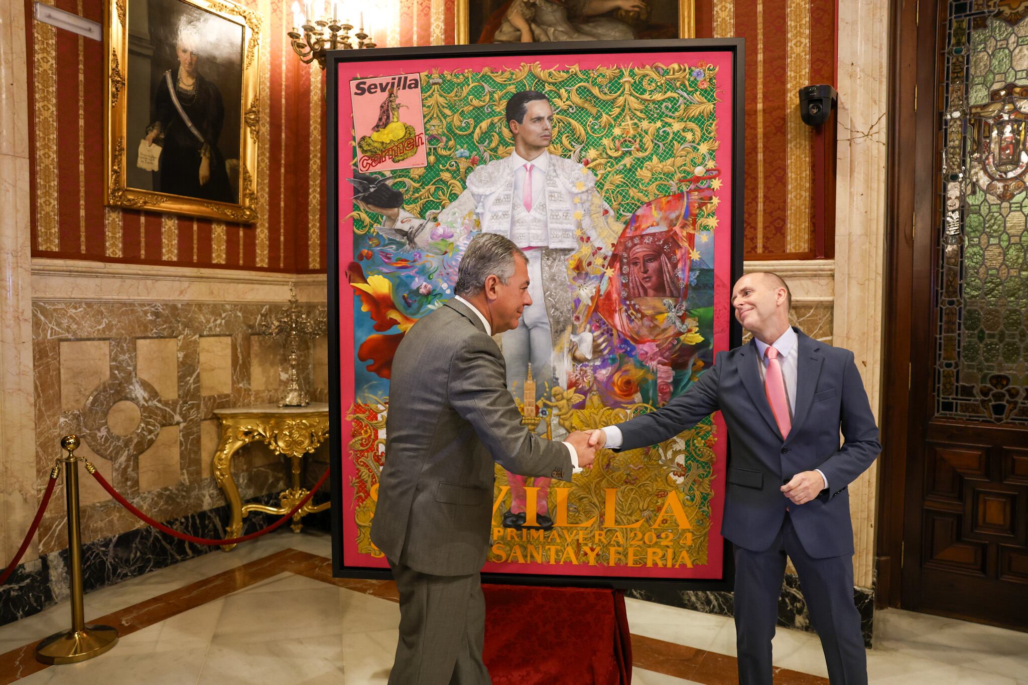 Imagen de archivo del alcalde, José Luis Sanz, estrechando la mano del pintor Antoine Cas ante su Cartel de las Fiestas de Primavera 2024
