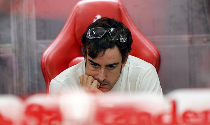 Fernando Alonso, en el box de Ferrari