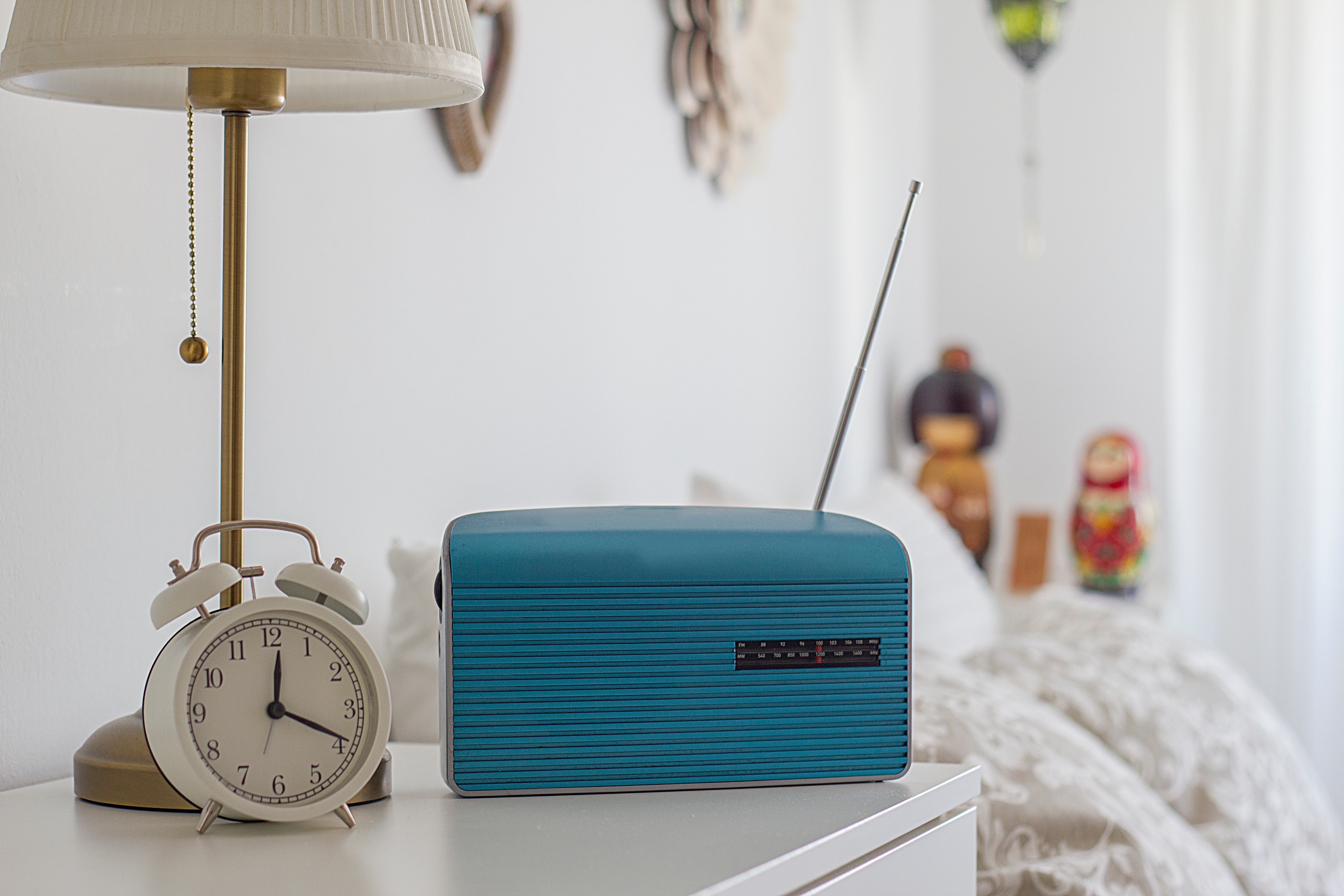 Radio en una habitación