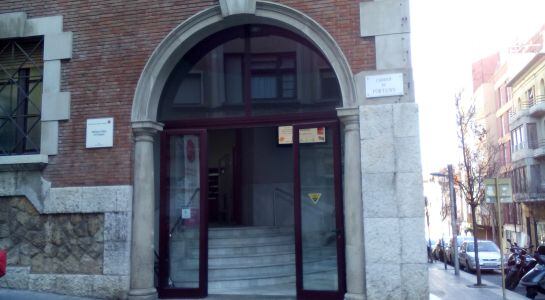 Façana de la biblioteca.