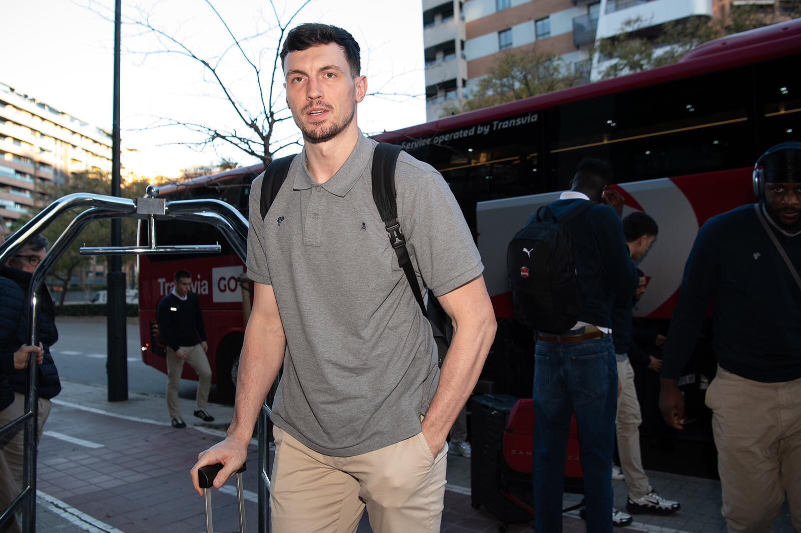 Rodions Kurucs, a la llegada al hotel Primus de Valencia.
