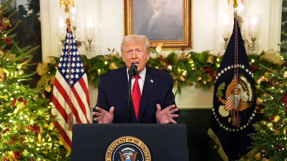 Trump vuelve a llenar su discurso de cifras falsas, exageraciones y bulos