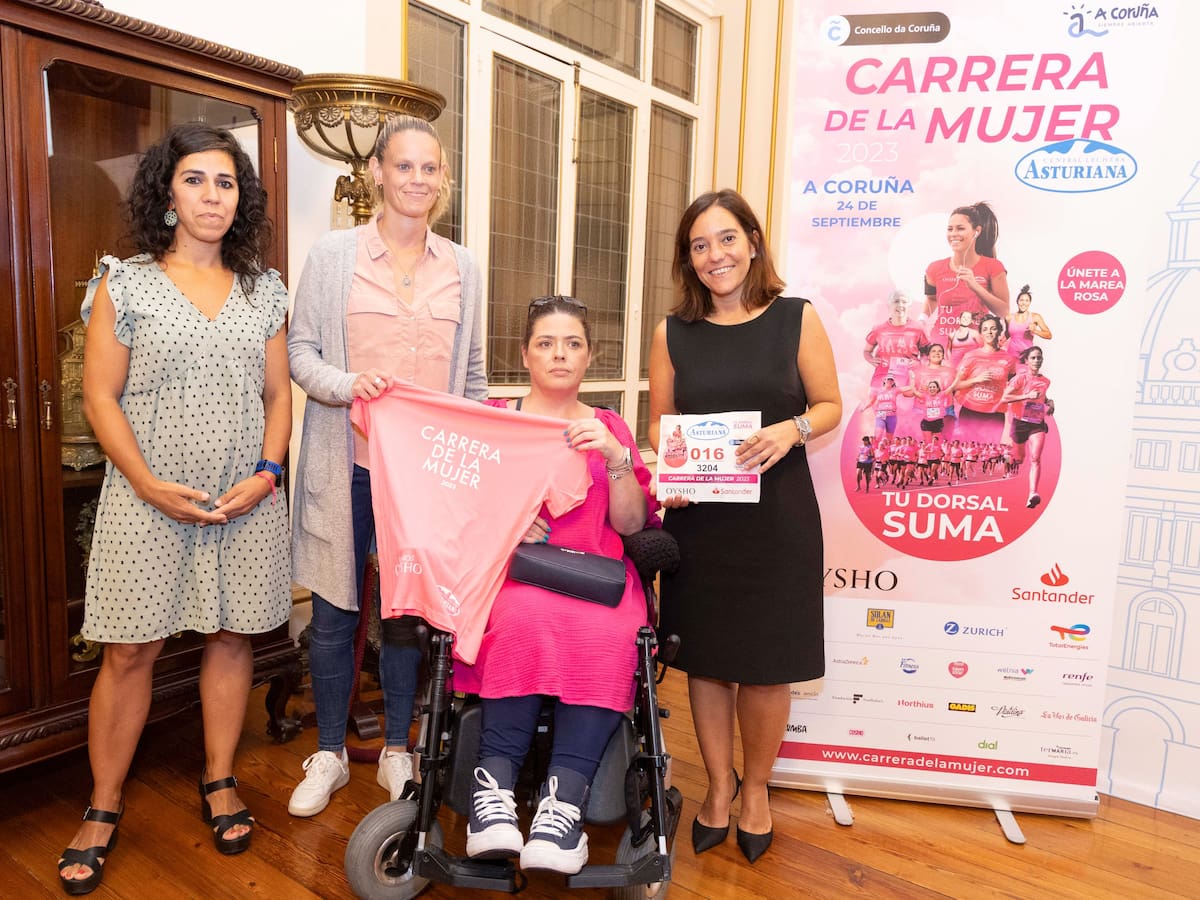 La Carrera de la Mujer de A Coruña rinde homenaje al fútbol femenino