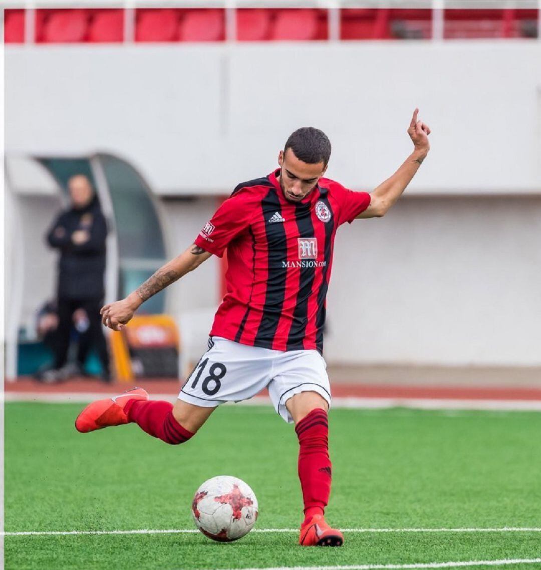 El tinerfeño en una acción con el Lincoln LN de la liga gibraltareña