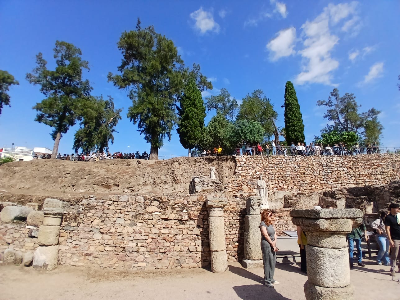 La presentación de Emérita Lúdica ha sido seguida por numerosos turistas