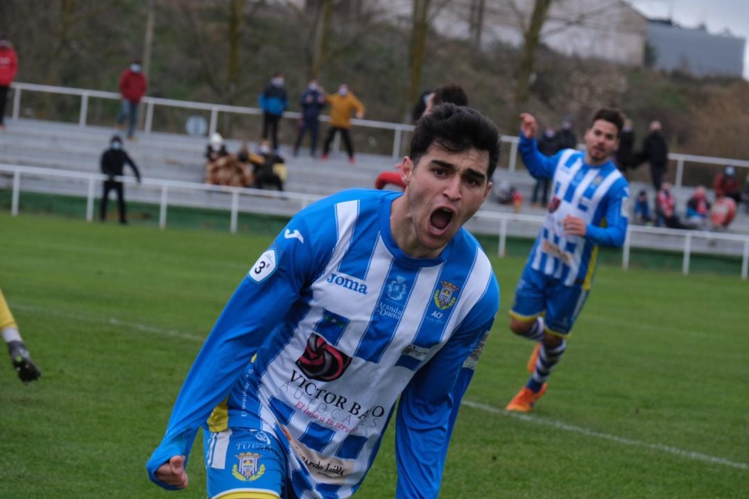 Iván Martínez celebra su tanto