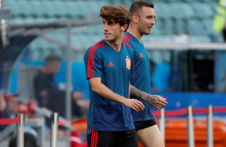 Odriozola con Iago Aspas, durante un entrenamiento con la Selección durante el Mundial