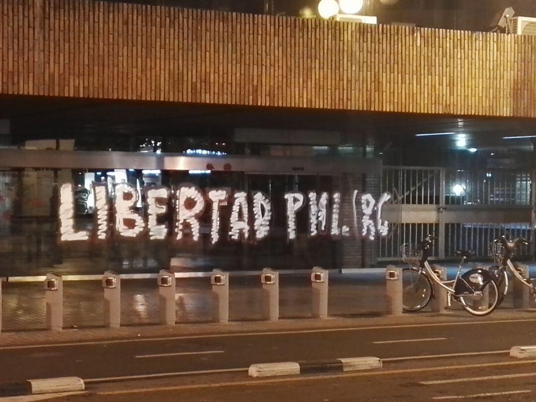 Pintada en la sede de la Delegación del Gobierno