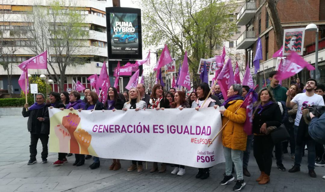 Manifestación del 8M el pasado 2020 a su paso por la Plaza del Pilar