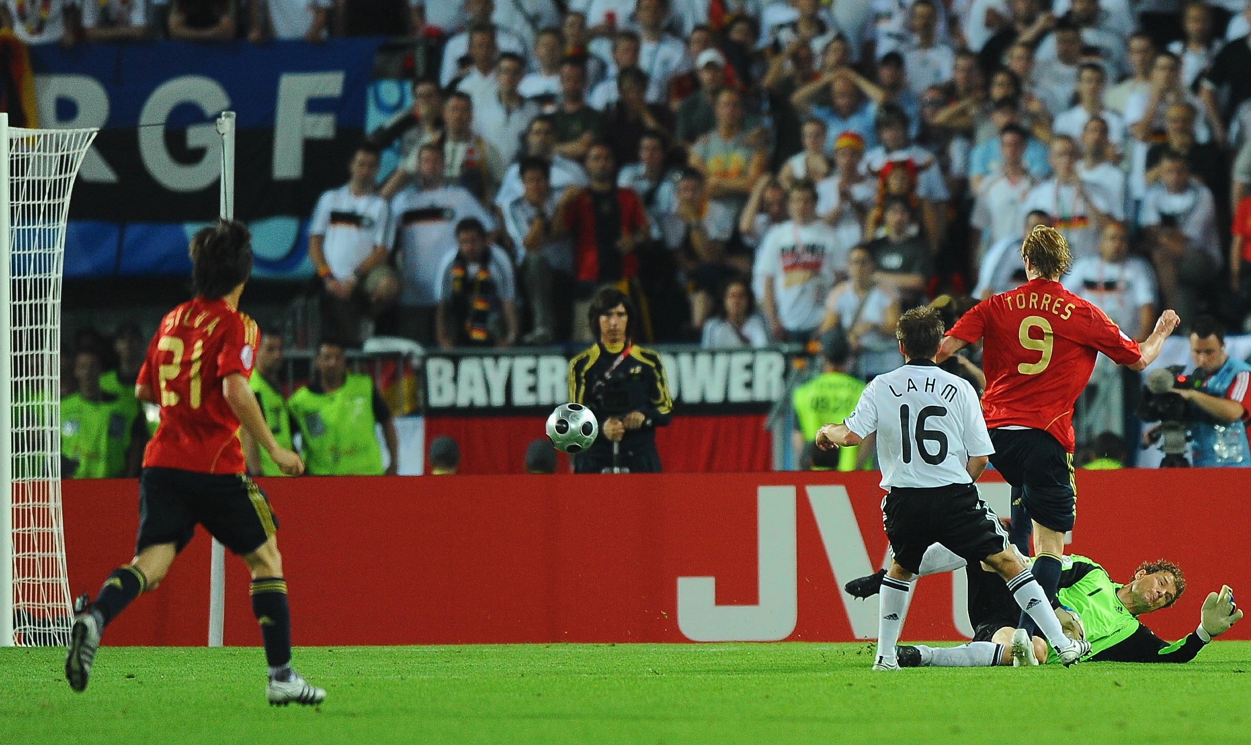 Fernando Torres marca el gol de la final de la Eurocopa de 2008