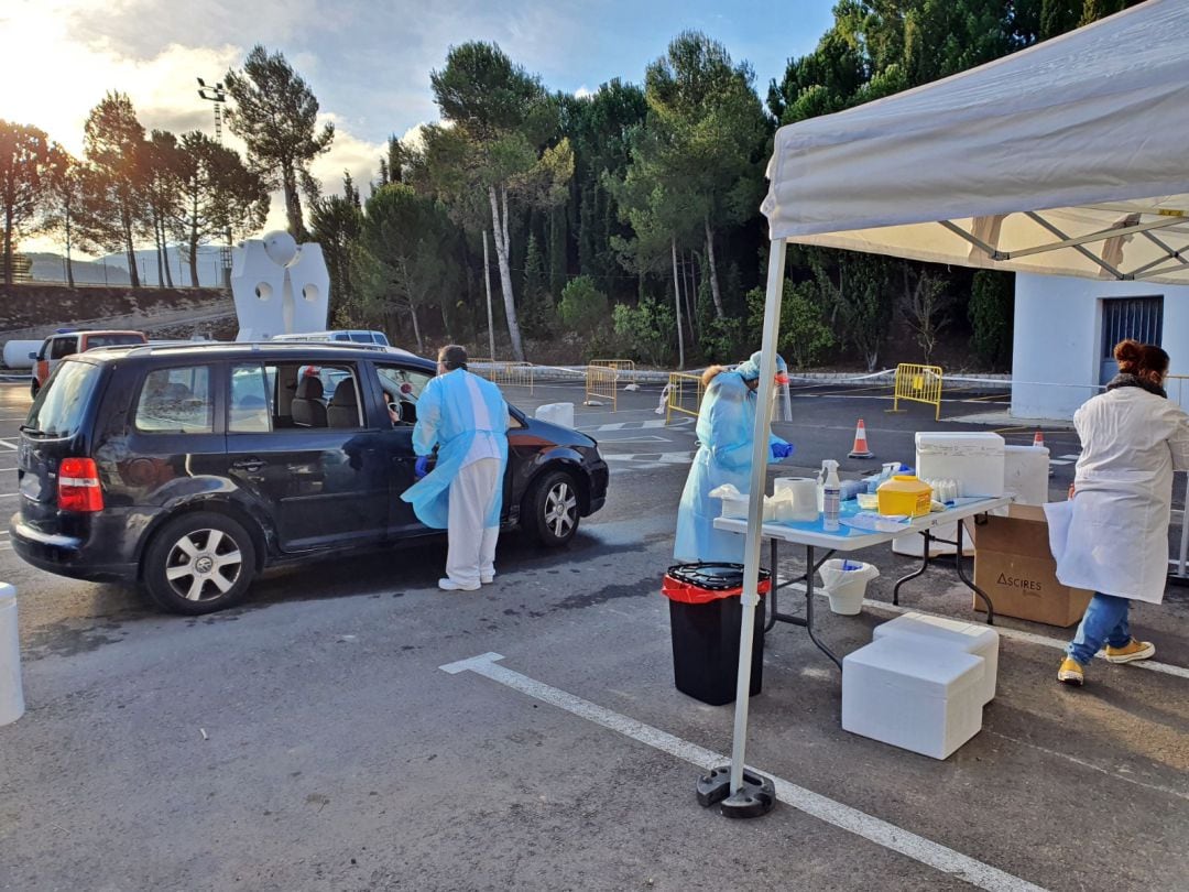 A finales de enero ya se utilizó el aparcamiento del polideportivo Francisco Laporta para realizar test PCR a escolares.