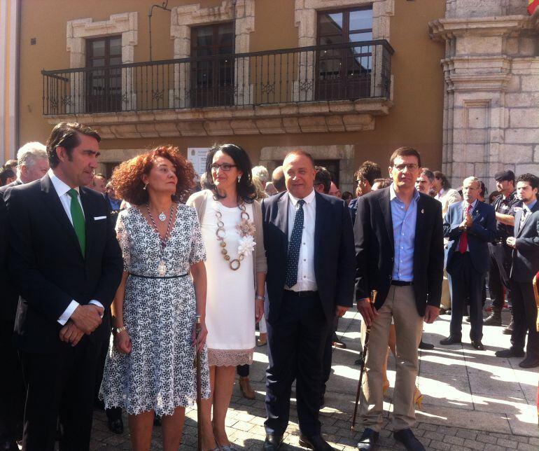 Las autoridades presidieron como cada año la procesión de la Virgen de la Encina