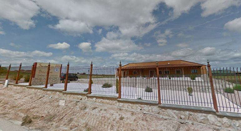 Las instalaciones están situadas en la carretera de circunvalación de Roa