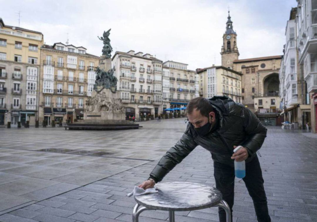 Imagen de un hostelero en Vitoria