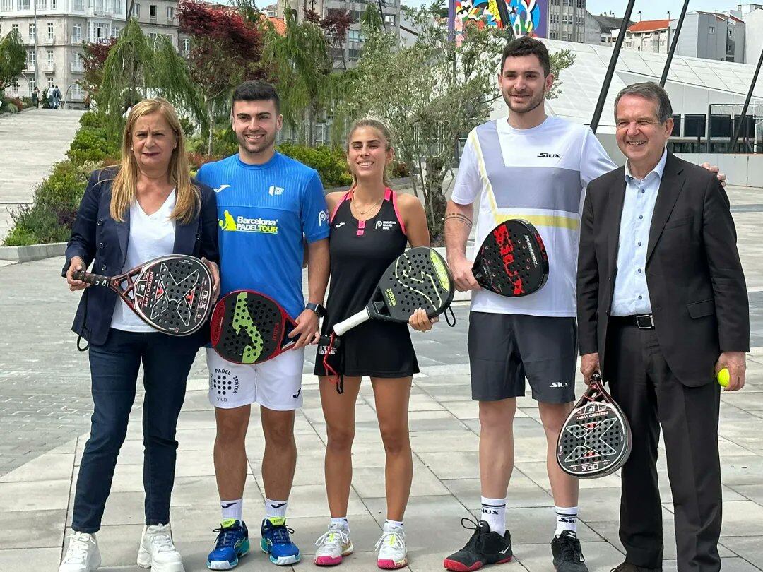 Abel Caballero y Carmela Silva con jugadores del WPT