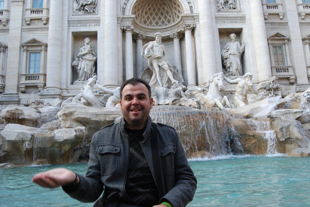 Mario Trotamundos en la Fontana di Trevi