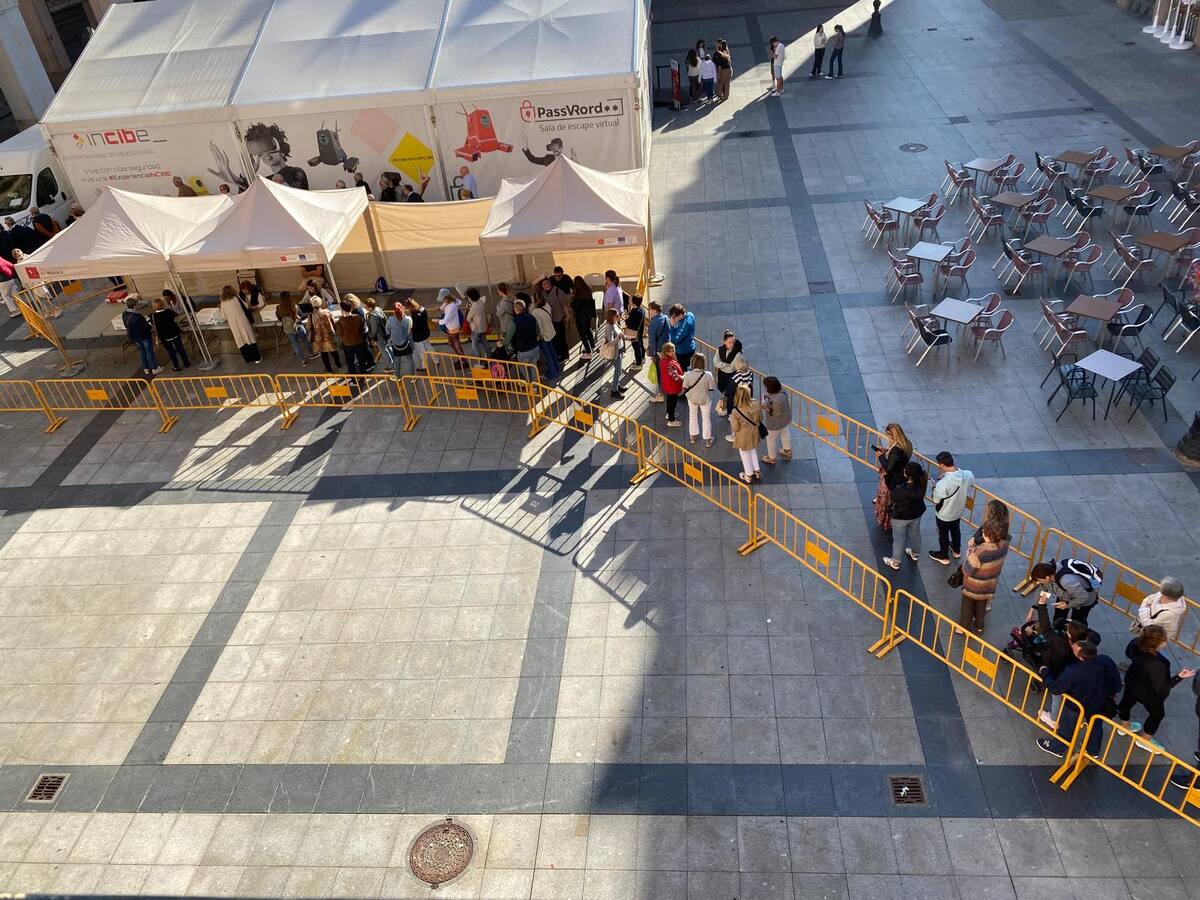 Los Bonos Impulsa reparten 4.222 euros a 164 personas que han acudido a la plaza López Allué