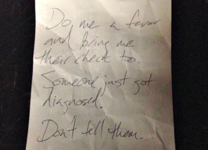 Un desconocido paga la cuenta de una familia tras recibir un mal diagnóstico de salud.