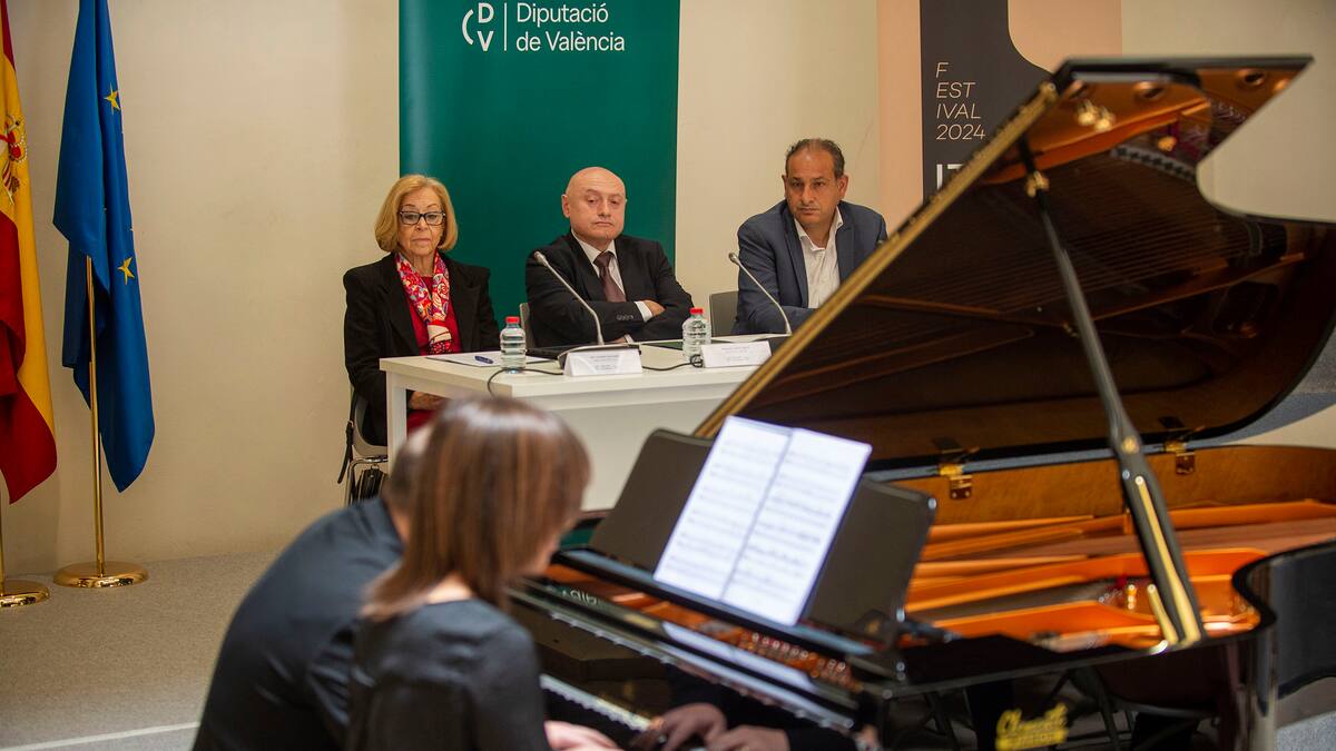 El diputado de Cultura, Paco Teruel, explica los principales eventos del Festival de Piano Iturbi