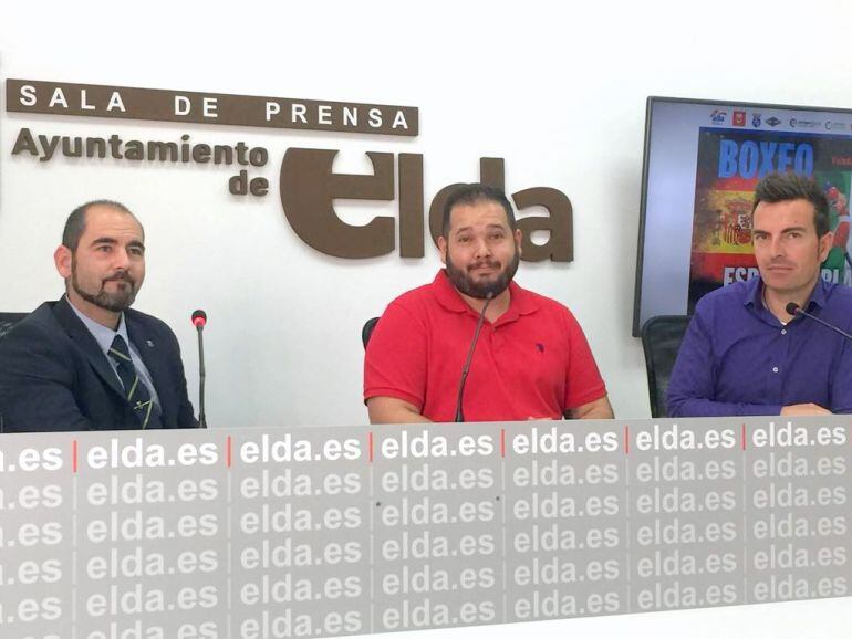 Felipe Martínez (I), Iván Egido (C) y Fernando Gómez en la presentación de la velada