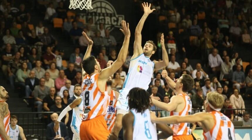 L'equip menorquí va saber frenar totalment el joc del fins ara líder, Coruña, per guanyar un partit que deixa clar el caràcter dels illencs.