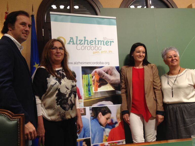 El doctor Agüera, María Ángeles Luna, Rafi Crespín y Ascensión Gómez, durante la presentación de los actos conmemorativos