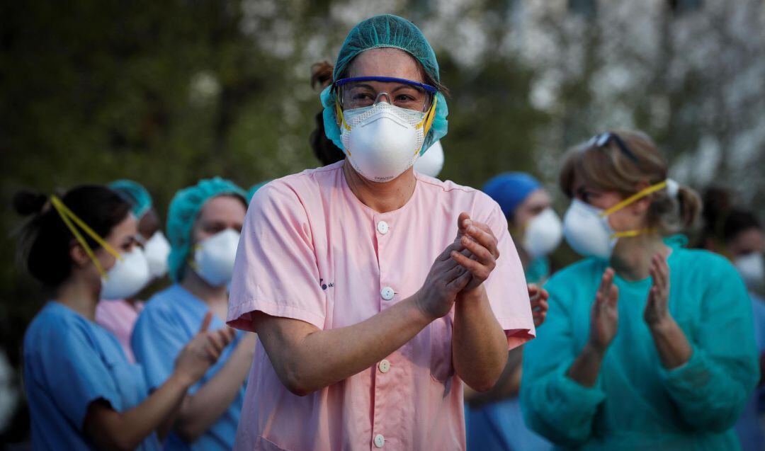 Sanitarios del Hospital Donostia agradecen el apoyo de la gente.