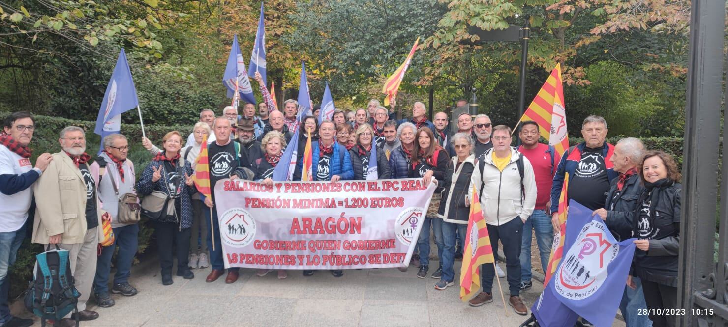 Coordinadora por la Defensa del Sistema Público de Pensiones de Zaragoza en la manifestación en Madrid