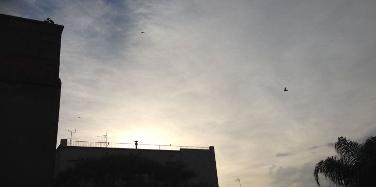 Núvols prims en un dia que es preveu assoleiat.