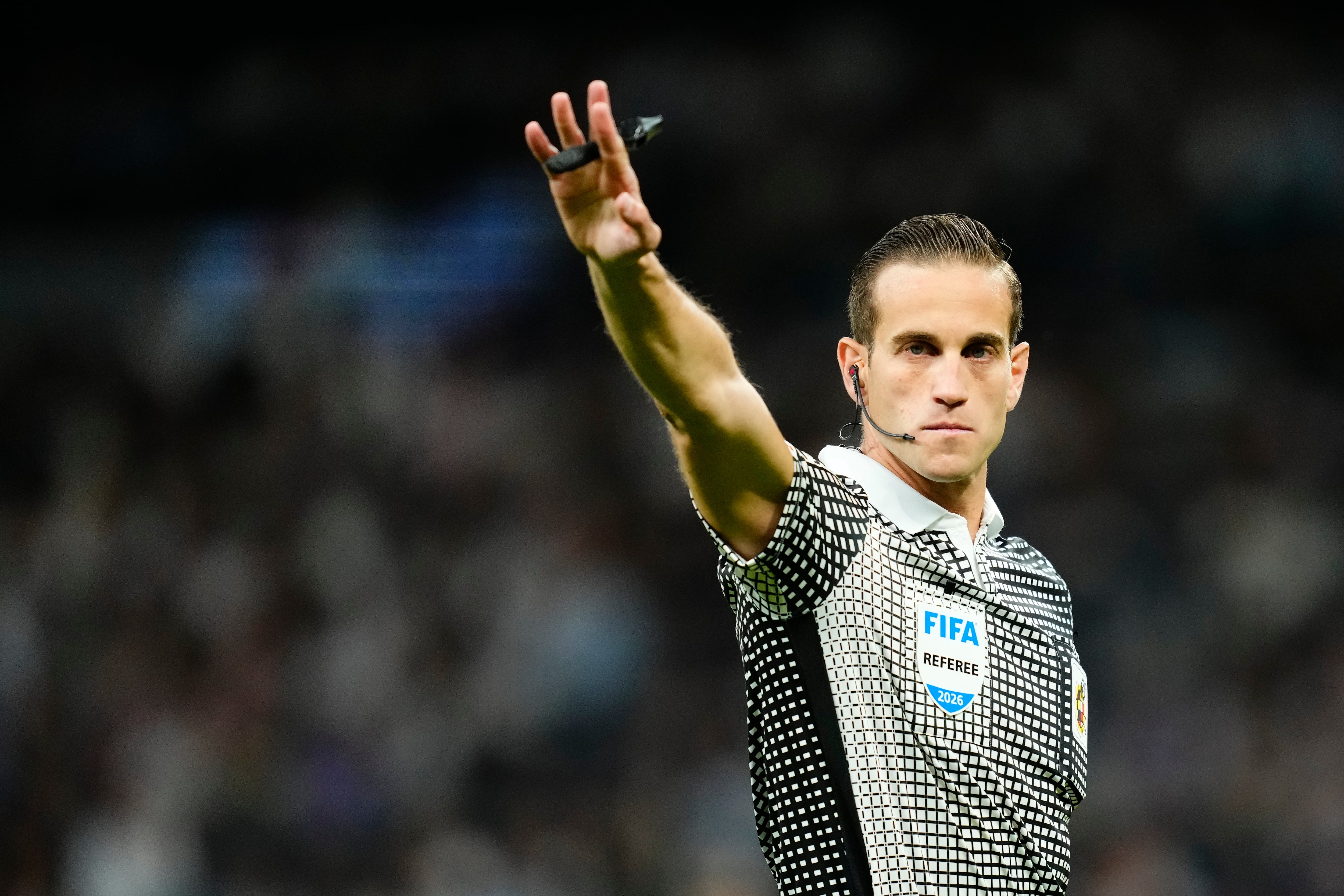 avier Alberola Rojas dirige un partido del Real Madrid en liga